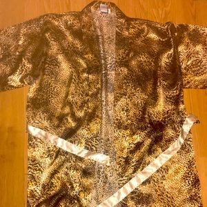 Women’s leopard 100% polyester robe